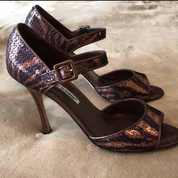 𝅺MANOLO BLAHNIK Bronze Sequin CALDO Mary Jane SANDALS SHOES Size 39.5 - Picture 1 of 6